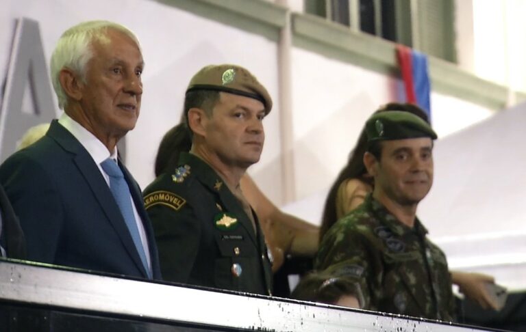 2º BIL de São Vicente tem novo comando e forma novos soldados