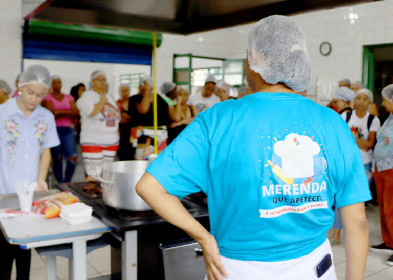 Volta às aulas: merendeiras recebem capacitação em cidade do litoral