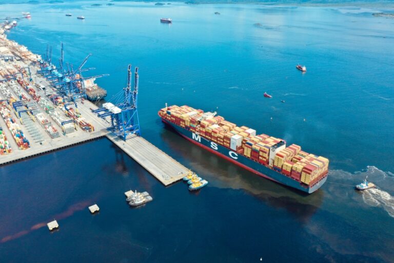 Porto de Santos recebe nesta quinta-feira o maior navio a atracar no cais santista