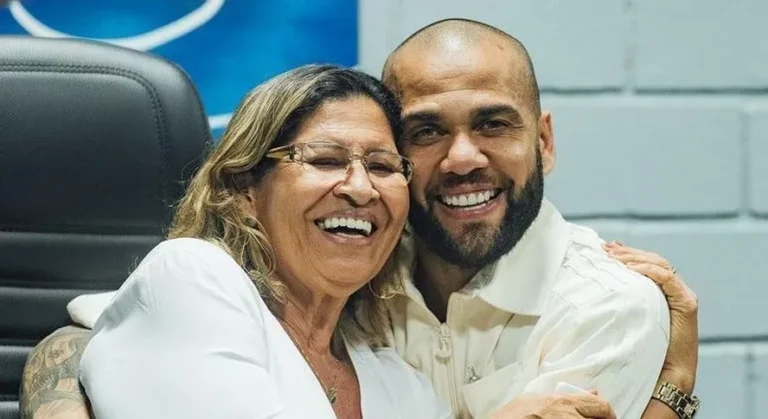 Mãe de Daniel Alves expõe mulher que acusa filho de estupro