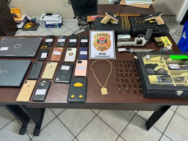 Operação contra lavagem de dinheiro no Litoral termina em apreensões de armas, dinheiro e caminhões