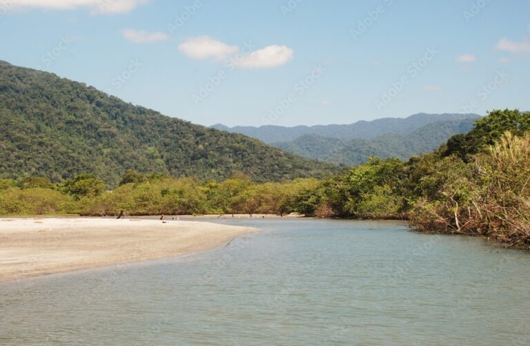 Litoral Norte tem 13 praias impróprias para banho, aponta Cetesb