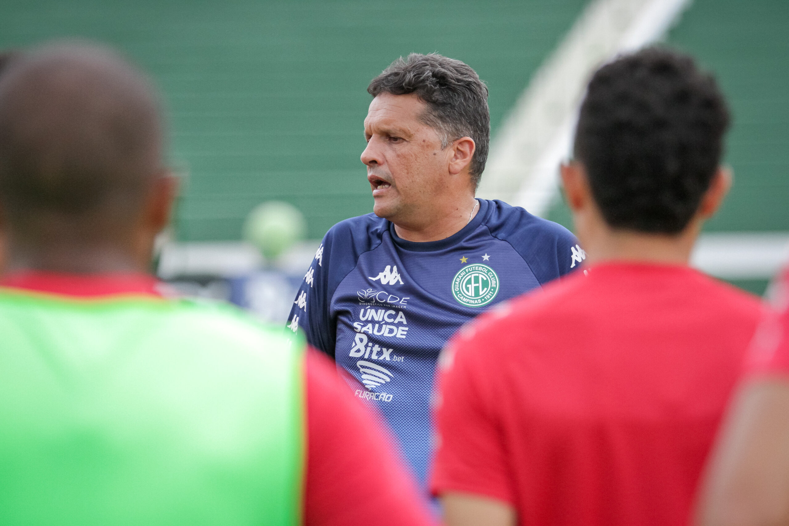 “O Guarani me escolheu e eu escolhi o Guarani”, diz Claudinei Oliveira. Foto: Raphael Silvestre.