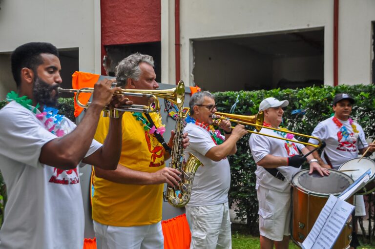 Carnaval na Beneficência Portuguesa alegra pacientes nesta sexta-feira em Santos