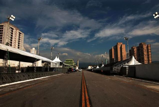 Trânsito tem mudanças na região do sambódromo em Santos; linha do samba vai funcionar