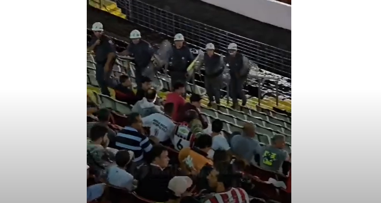 Vídeo Na Cadeira Cativa Família Corinthiana é Hostilizada Por Torcedores Do Botafogo Sp 