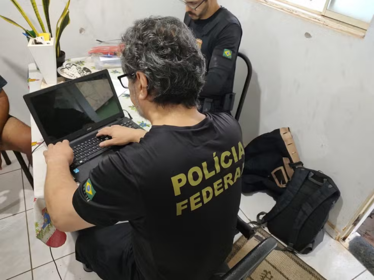 Polícia Federal prende em flagrante homem suspeito de armazenar e compartilhar vídeos de abuso infantil