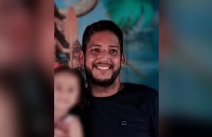 Homem é morto a facadas e pai baleado em assalto à residência em Braúna