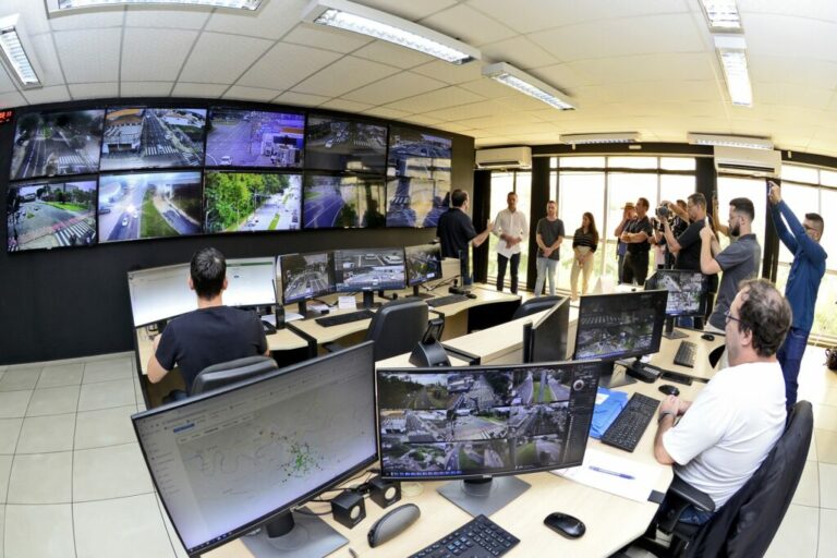 Câmeras de monitoramento passam a fiscalizar o trânsito em cidade do interior de SP