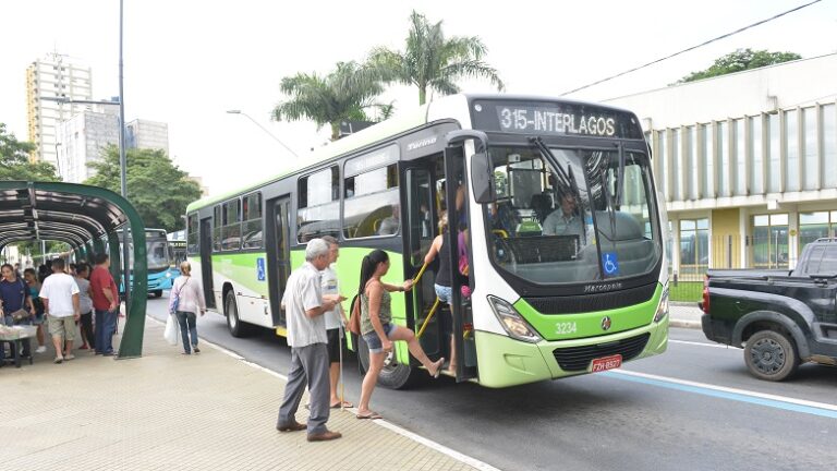 Homem é preso após assediar adolescente em ônibus no interior de SP