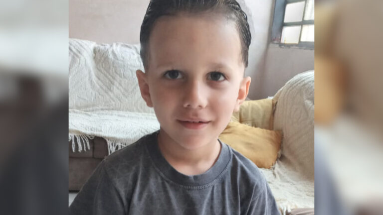 Criança de 4 anos é sequestrada pelo próprio pai; mãe pede ajuda nas buscas