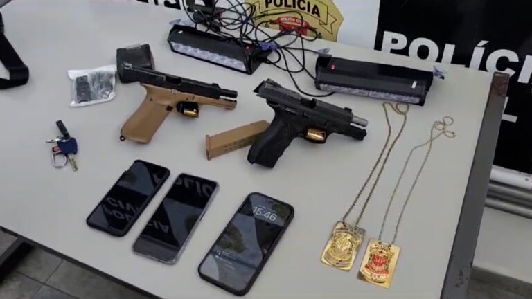 A abordagem aconteceu em um trecho da Rodovia Fernão Dias, em Atibaia. O agente está afastado das atividades desde 2014.