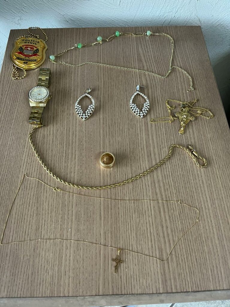 Jóias furtadas, avaliadas em R$1 milhão são encontradas na casa de faxineira