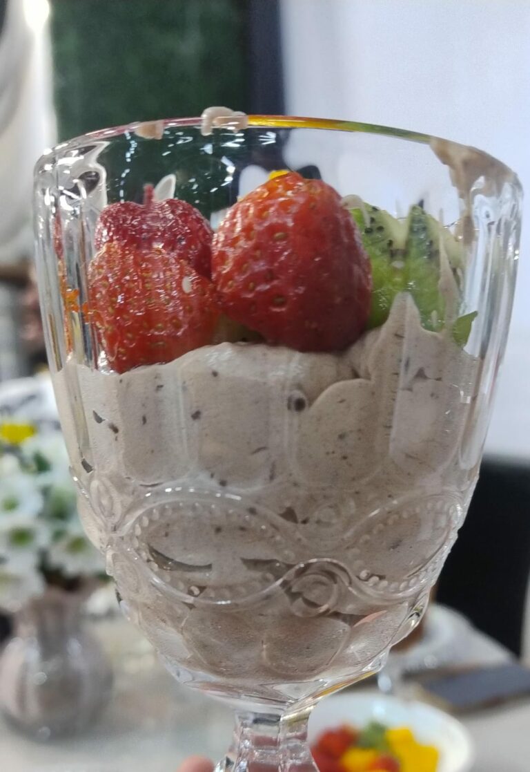 Aprenda a fazer um mousse de chocolate vegano