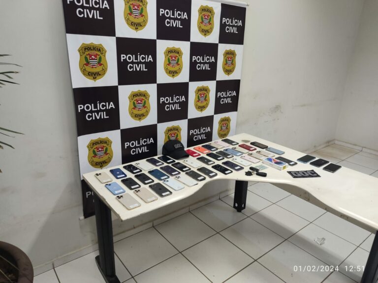 Sete homens são presos e um adolescente apreendido após roubo de aparelhos celulares; veja vídeo