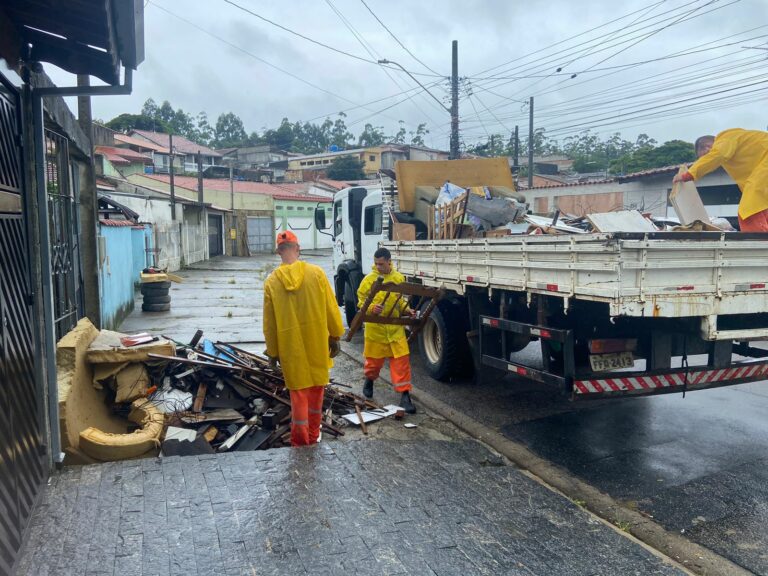 Operação Cata-Treco evita acúmulo de lixo nas ruas de Jacareí