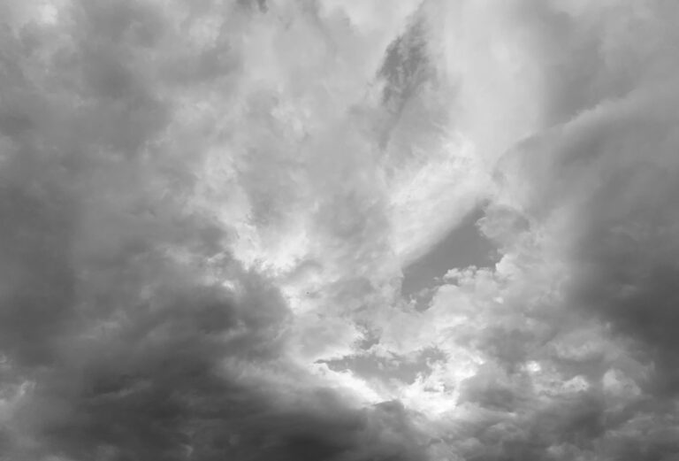 Tire a roupa do varal: Defesa Civil emite alerta de chuva forte em todo o estado de SP nesta quinta (24)