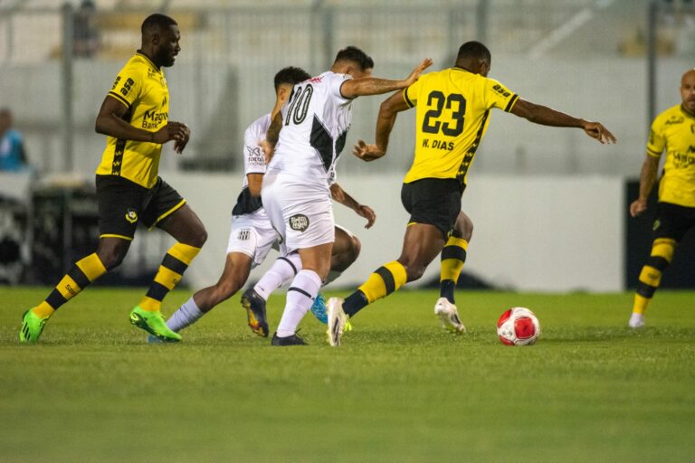 Com dois gols nos acréscimos, Ponte Preta empata em casa com o São Bernardo. Foto: Leonardo Dias/PontePress