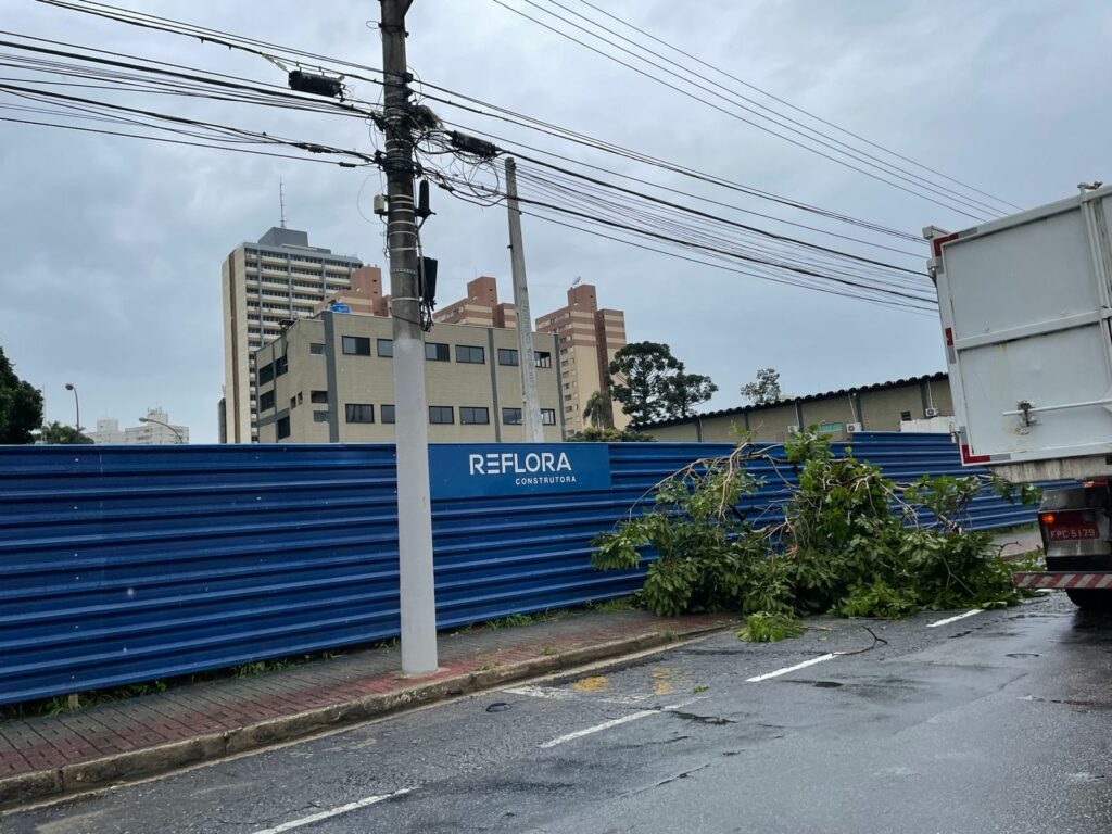 chuva forte causa estragos na vale do paraíba