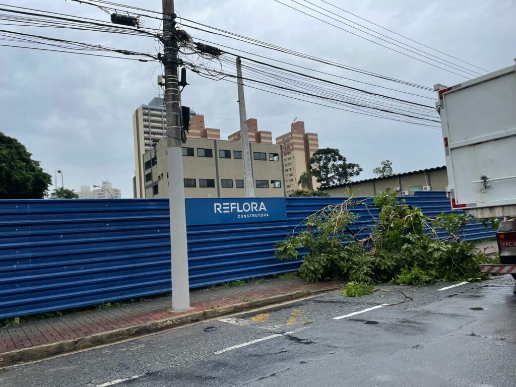 chuva forte causa estragos na vale do paraíba