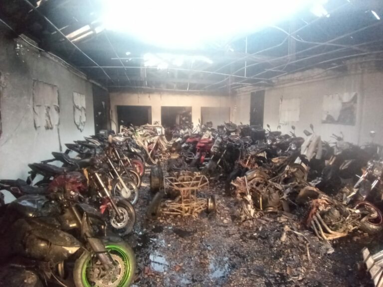 Loja de motos pega fogo em Vinhedo