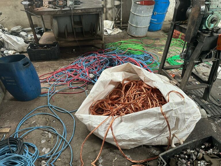 Polícia Civil apreende 250 kg de fios de cobre furtados