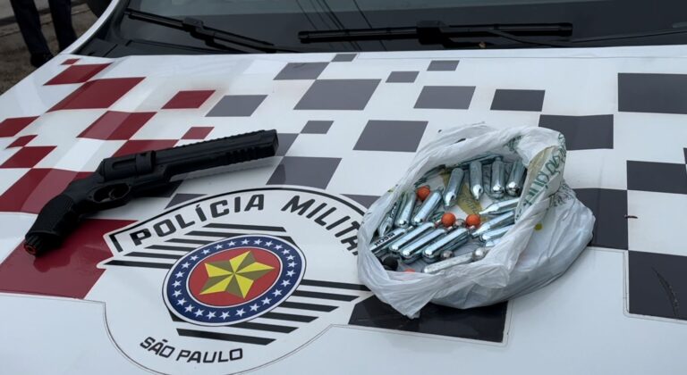 Homem em surto tenta fazer a mãe refém e avenida é isolada pela PM