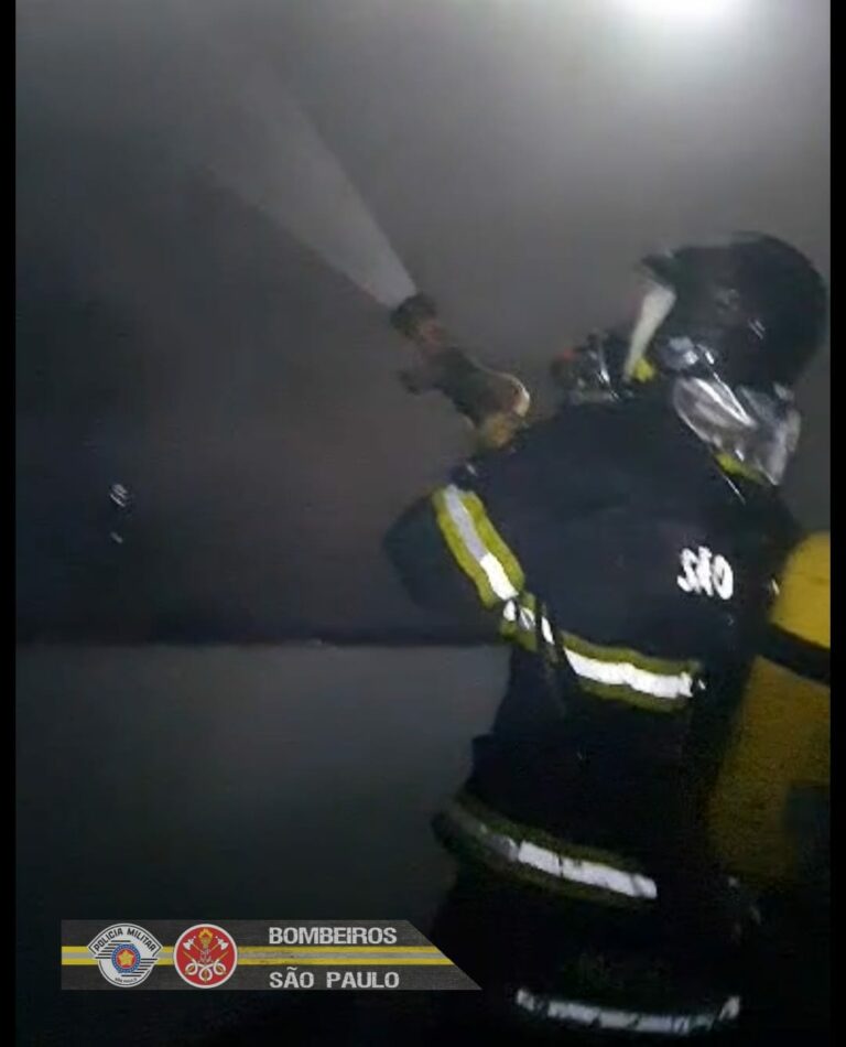 Casa sofre incêndio no Litoral Norte de SP