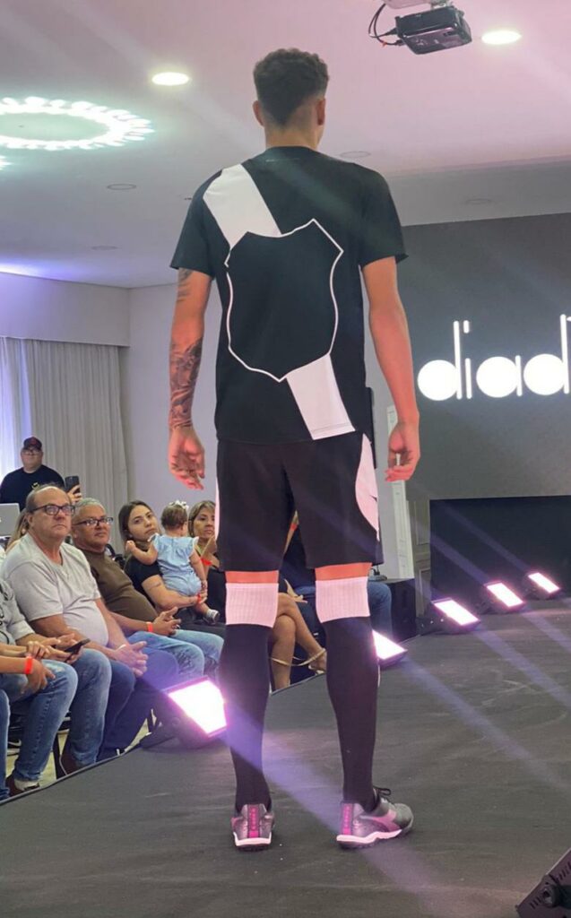 Silhueta do escudo pontepretano volta a ser abrigo para a numeração dos atletas. Foto: Julia Vilela.