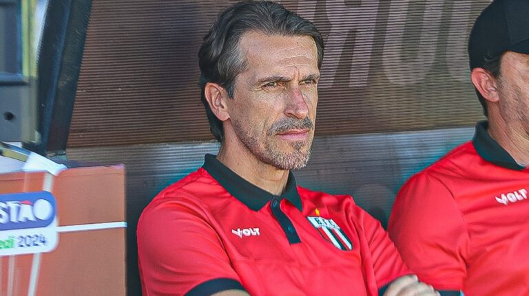 Após classificação na Copa do Brasil, técnico Paulo Gomes destaca dedicação dos jogadores