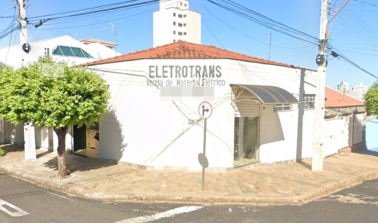 Idoso de 85 anos é encontrado morto com chave de fenda cravada no pescoço