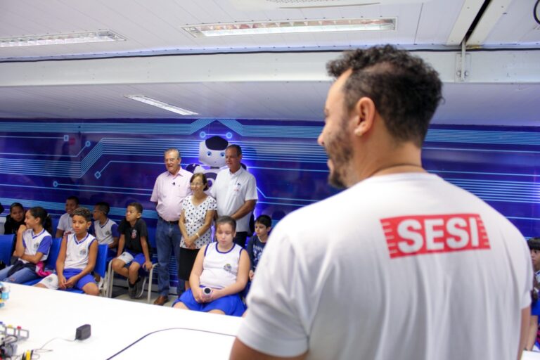 Carreta de tecnologia do SESI chega a Araçatuba proporcionando uma jornada de aprendizado tecnológico aos alunos