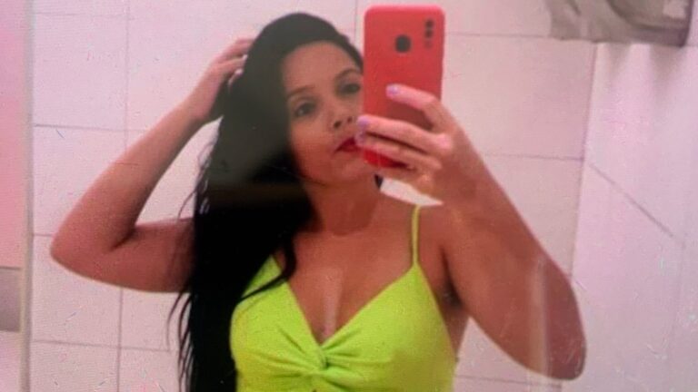 Mulher mata o marido na frente da filha de oito anos após agressão