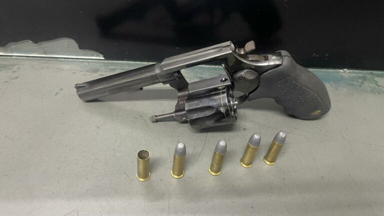 Homem atira em comparsa durante roubo no interior de SP