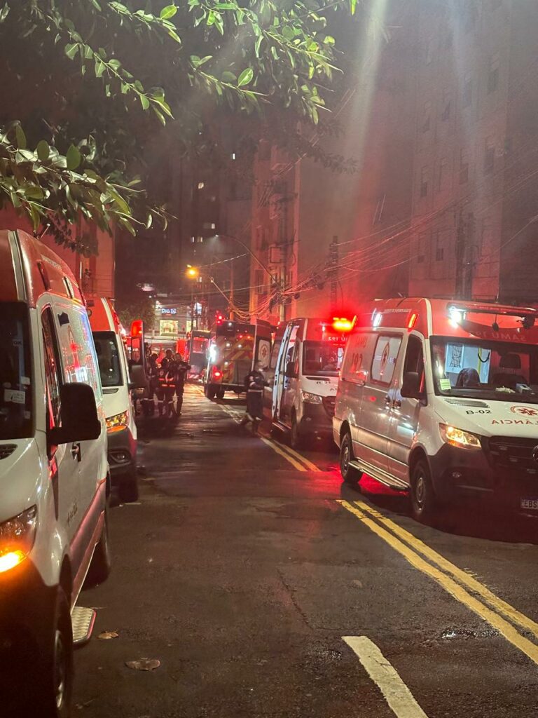 Veja o momento das explosões em apartamento que guardava 3 mil munições; 44 pessoas foram resgatadas