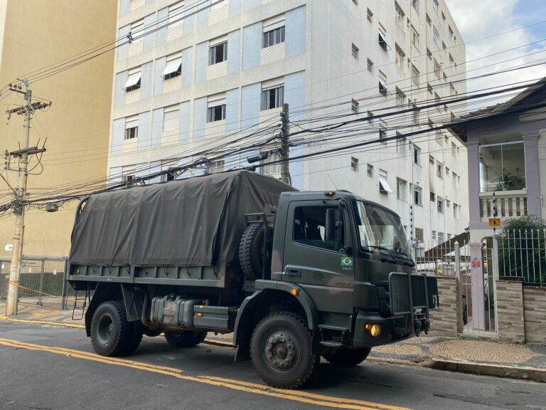 Volta para casa de moradores segue indefinida em prédio atingido por incêndio após explosão de armamento
