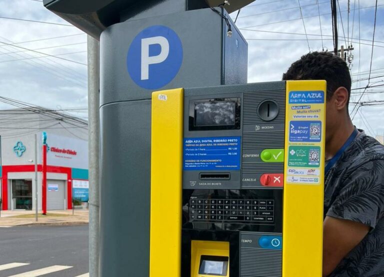 Área Azul volta a funcionar na avenida Saudade