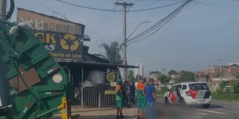 Coletor é atingido por placa após caminhão de lixo enroscar em fios
