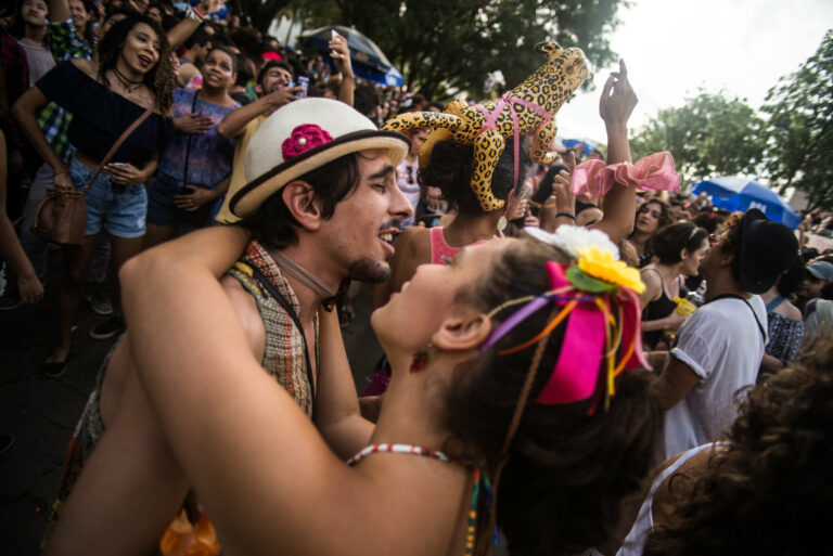 Campanhas reforçam prevenção à violência sexual no carnaval