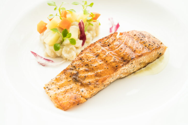 Veja como fazer um delicioso Salmão na Crosta de Coco