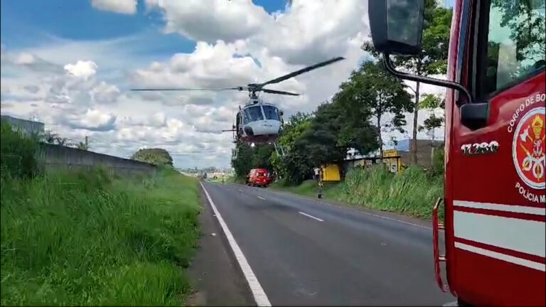 Capotamento deixa três feridos em rodovia; uma foi resgatada pelo Águia