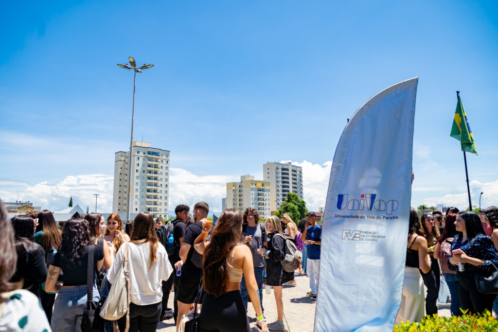 Período eleitoral da Univap e início do ano letivo da graduação