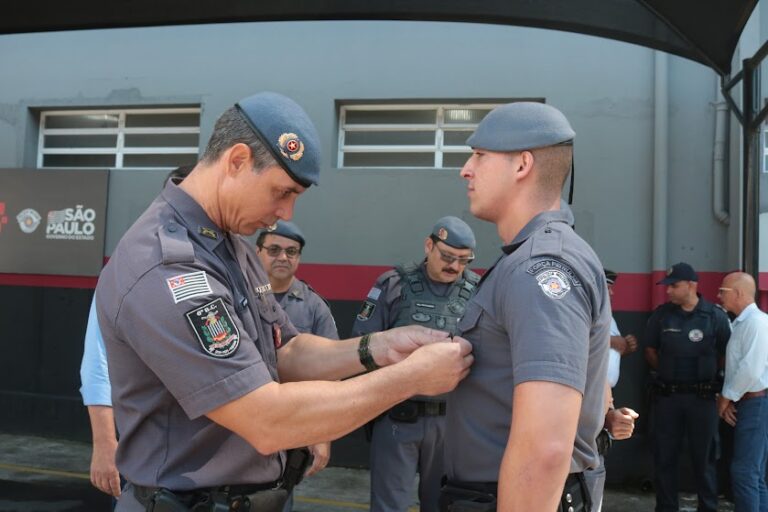 Policiais militares são homenageados por trabalho durante Operação Verão em Santos