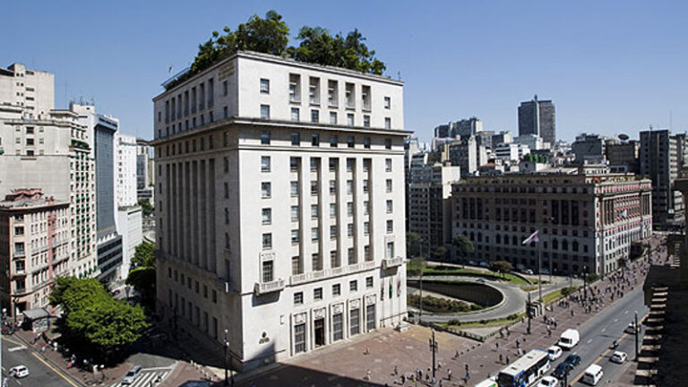 Esquerda versus direita