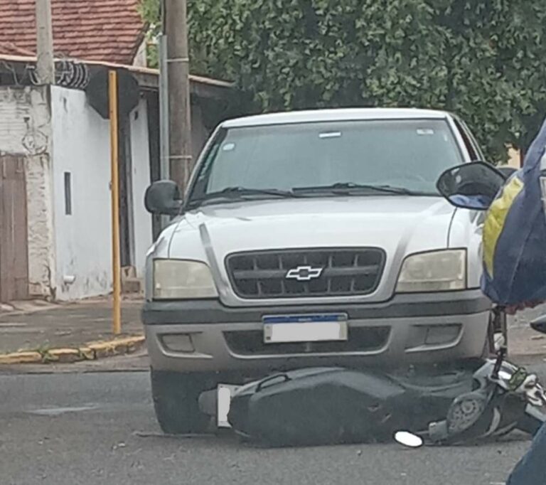 Acidente entre moto e caminhonete deixa dois feridos em Araçatuba