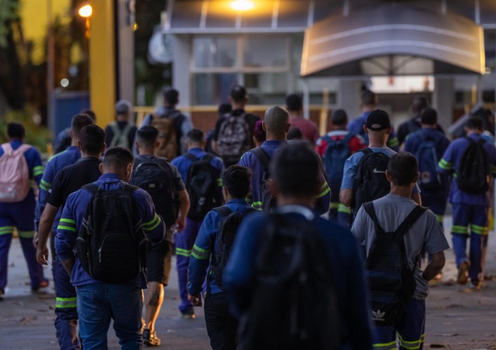 trabalhadores da gerdau recusam layoff sjc