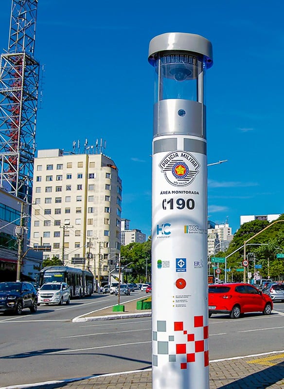 Guarujá instala totens de segurança em pontos turísticos da cidade