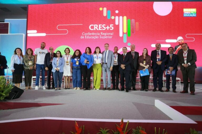 Lúcia Teixeira participa do Fórum de Políticas de Educação Superior