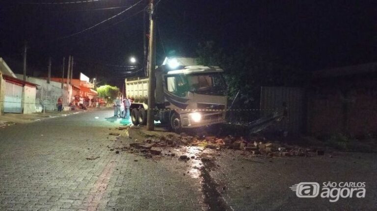 Caminhão atropela e mata jovem, grávida, de 19 anos, na madrugada deste sábado (09/03)