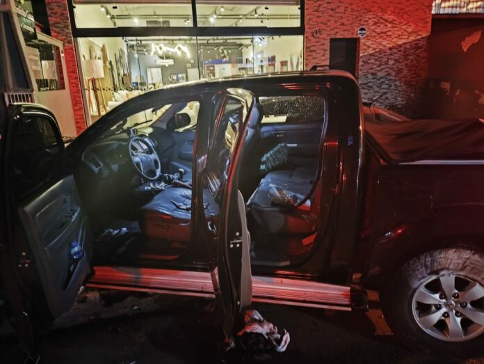 Adolescentes são apreendidos após roubar caminhonete de luxo e fazer idoso refém